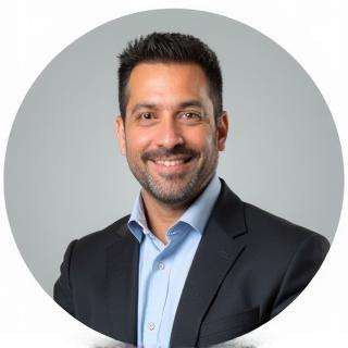 Headshot of Rafael Silva, Architectural and Event Photographer at Studio Luz e Cor
